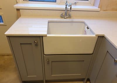 TRADITIONAL PAINTED KITCHEN IN SOLID ASH DOOR WITH QUARTZ WORKTOPS